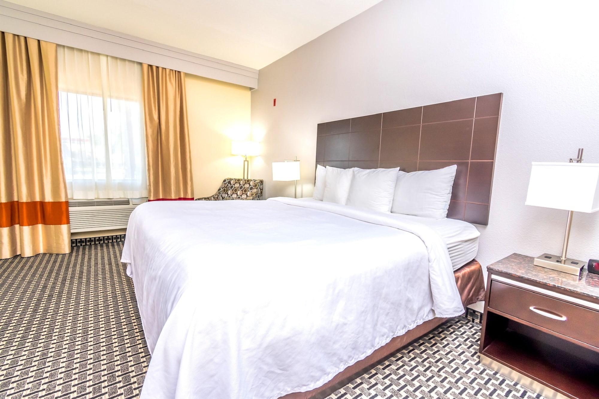 Econo Lodge Inn & Suites East Houston I-10 Екстер'єр фото
