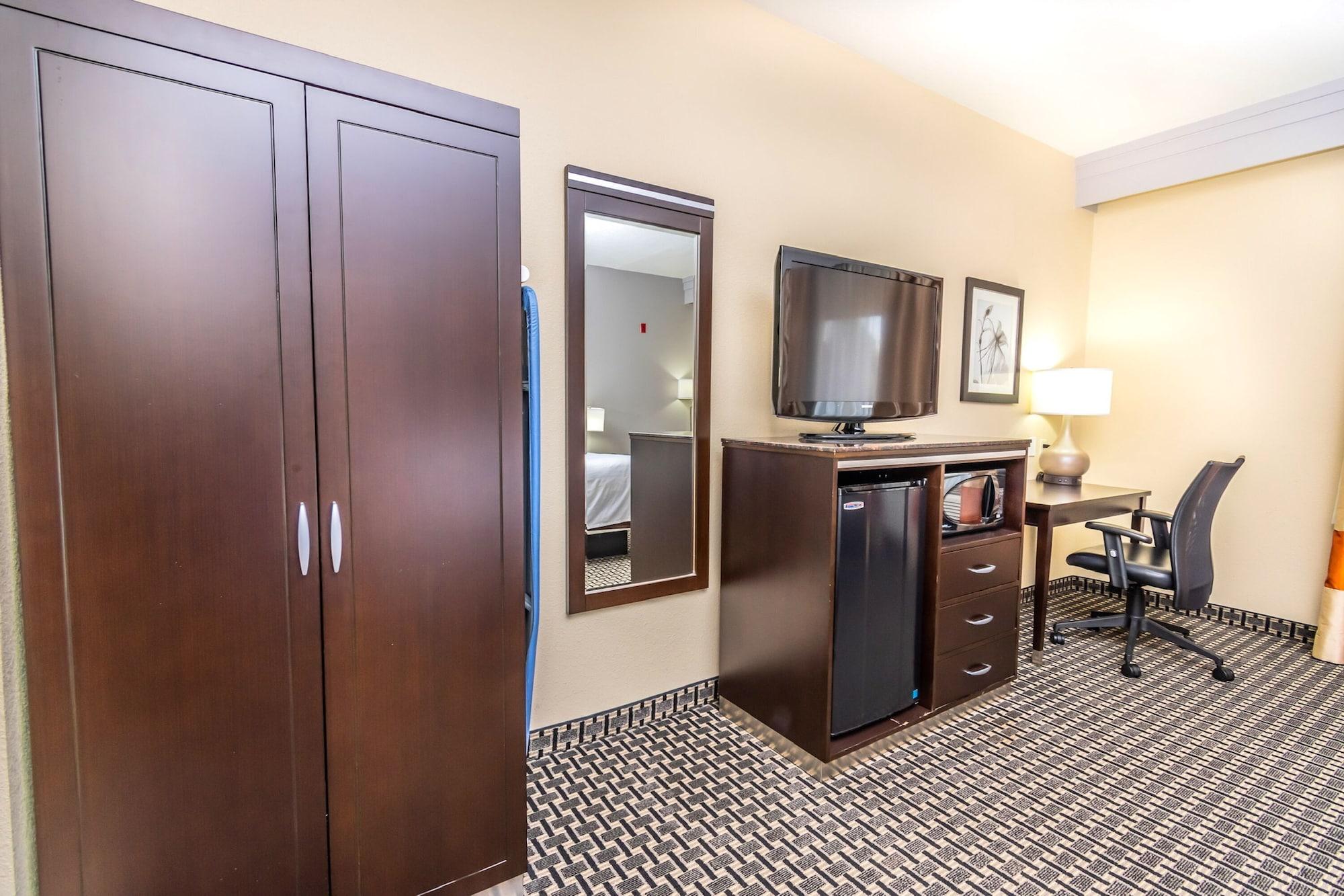 Econo Lodge Inn & Suites East Houston I-10 Екстер'єр фото