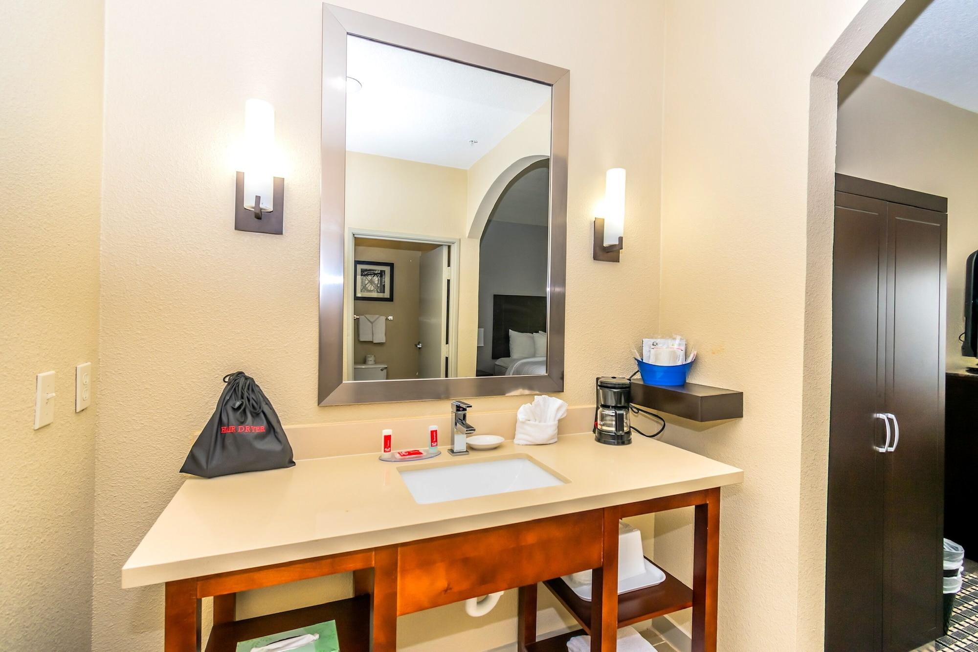 Econo Lodge Inn & Suites East Houston I-10 Екстер'єр фото