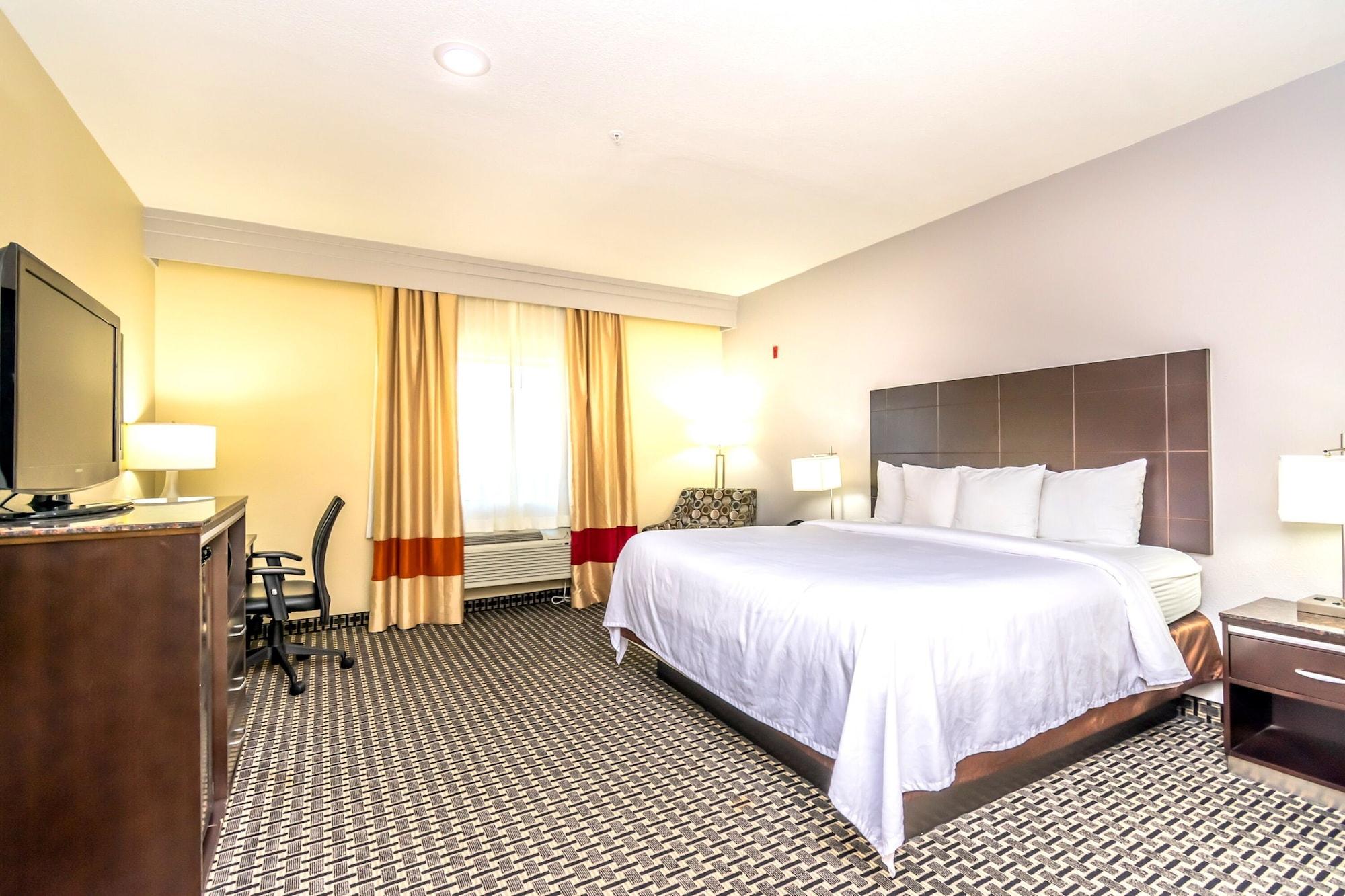 Econo Lodge Inn & Suites East Houston I-10 Екстер'єр фото