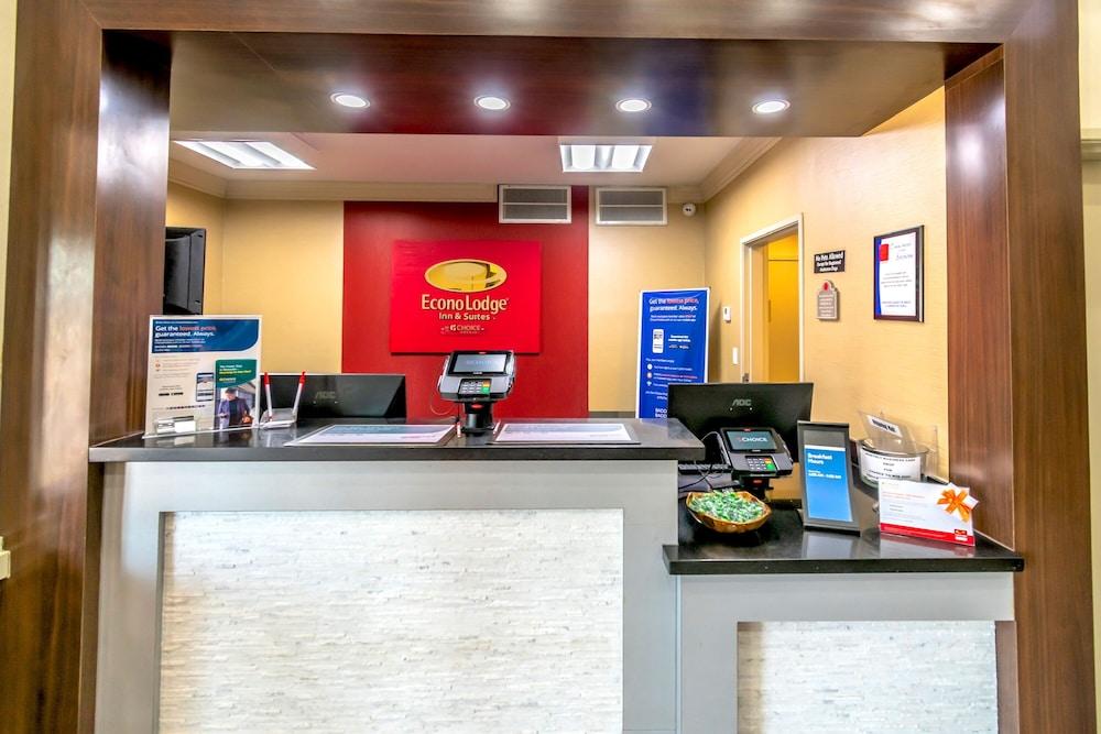 Econo Lodge Inn & Suites East Houston I-10 Екстер'єр фото