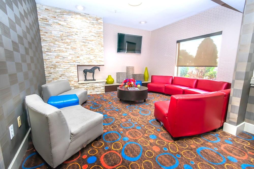 Econo Lodge Inn & Suites East Houston I-10 Екстер'єр фото