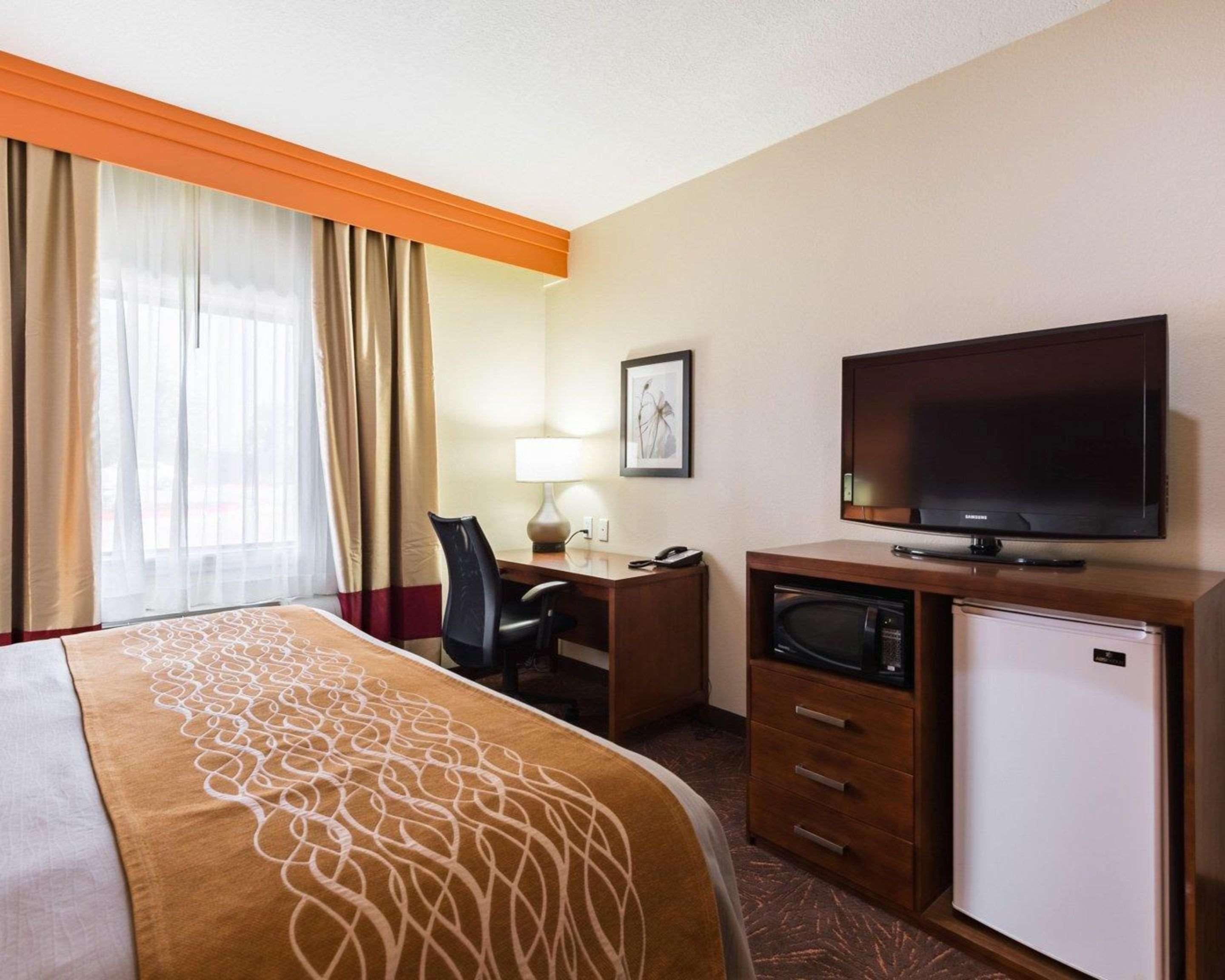 Econo Lodge Inn & Suites East Houston I-10 Екстер'єр фото