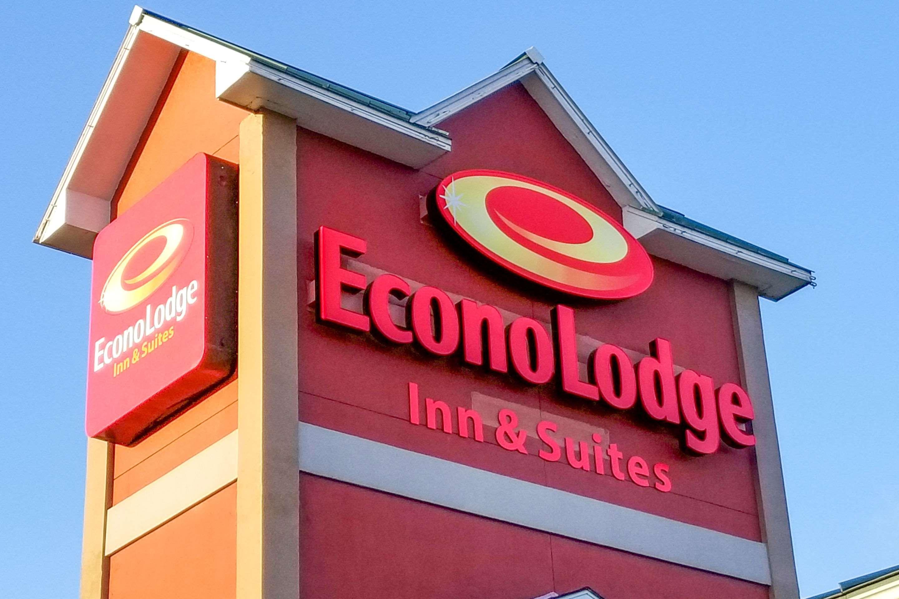 Econo Lodge Inn & Suites East Houston I-10 Екстер'єр фото