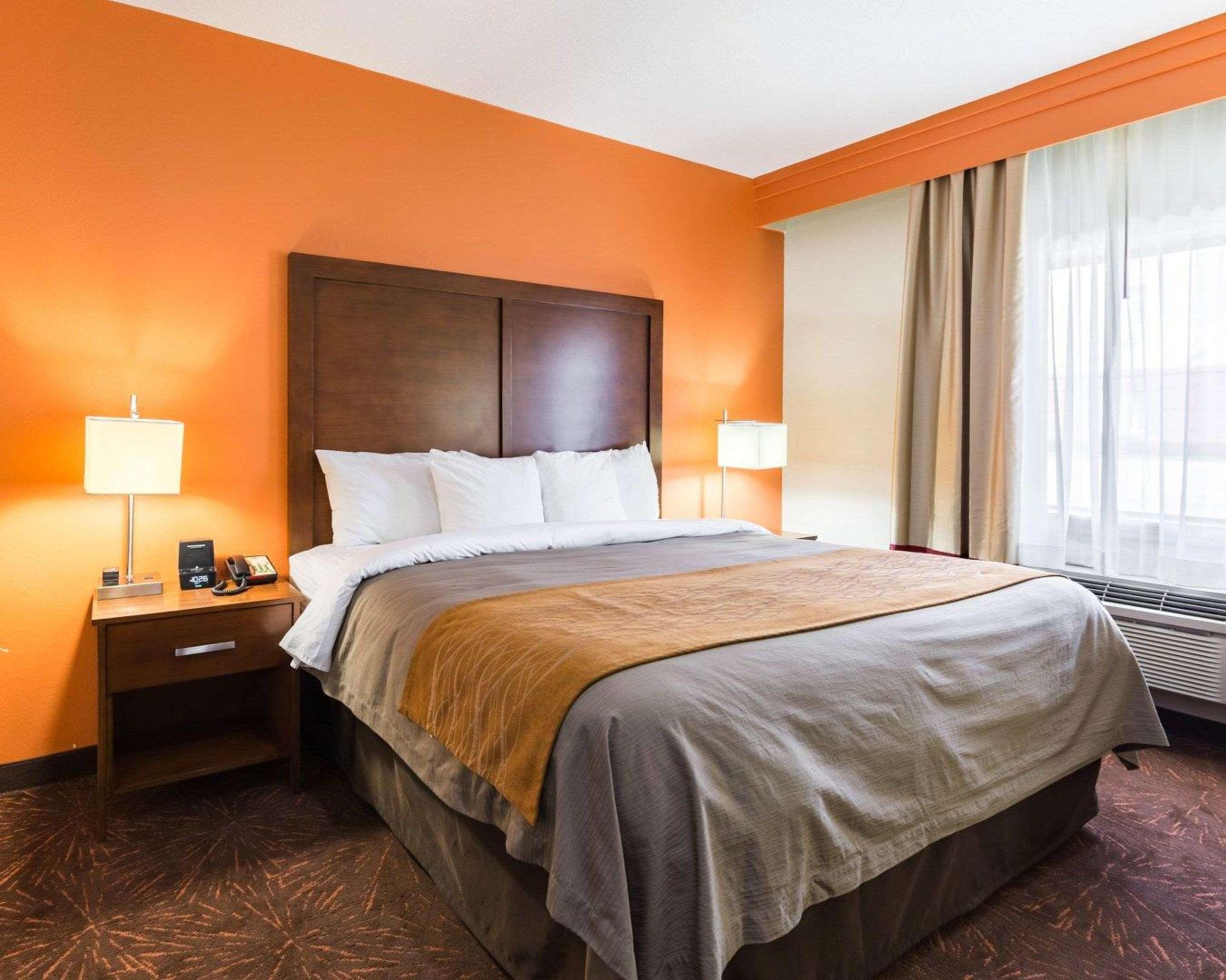 Econo Lodge Inn & Suites East Houston I-10 Екстер'єр фото