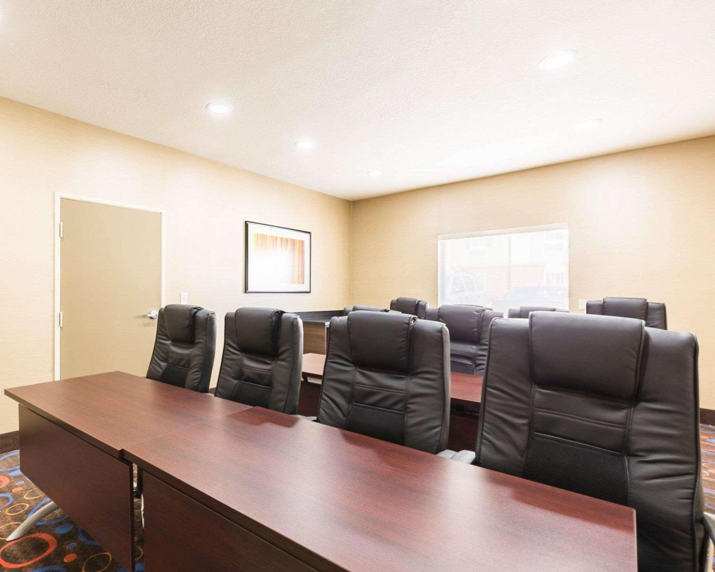 Econo Lodge Inn & Suites East Houston I-10 Екстер'єр фото