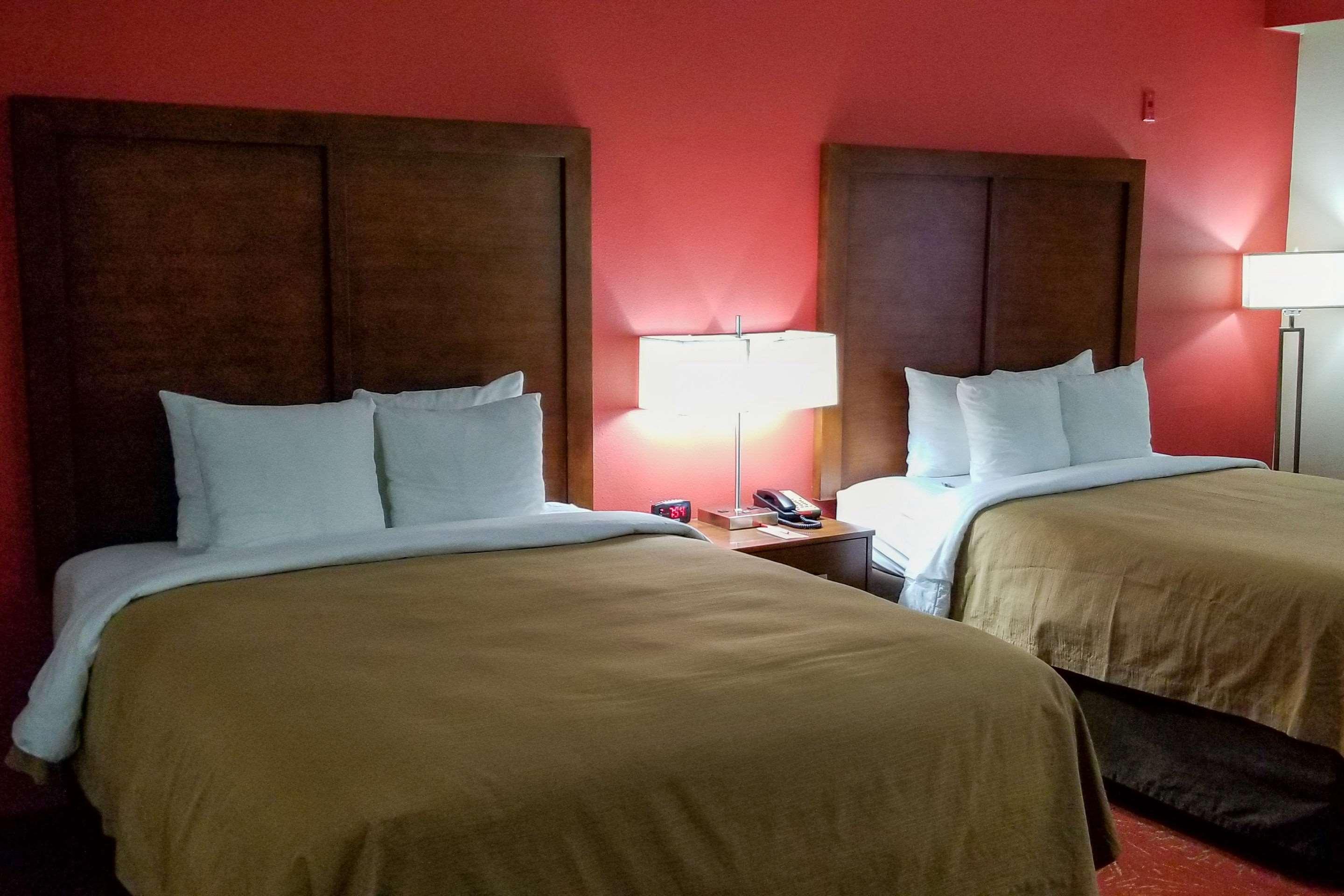 Econo Lodge Inn & Suites East Houston I-10 Екстер'єр фото