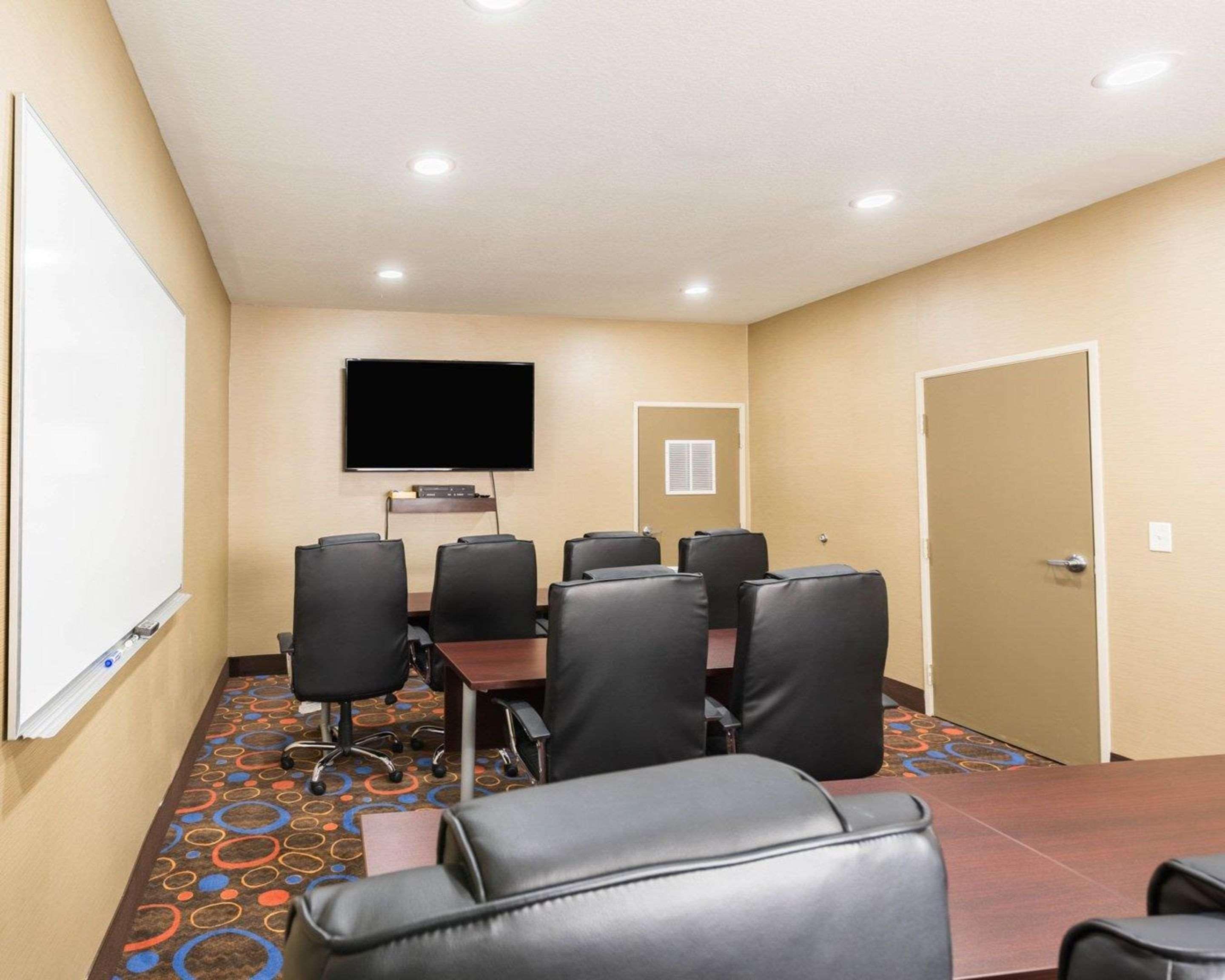 Econo Lodge Inn & Suites East Houston I-10 Екстер'єр фото