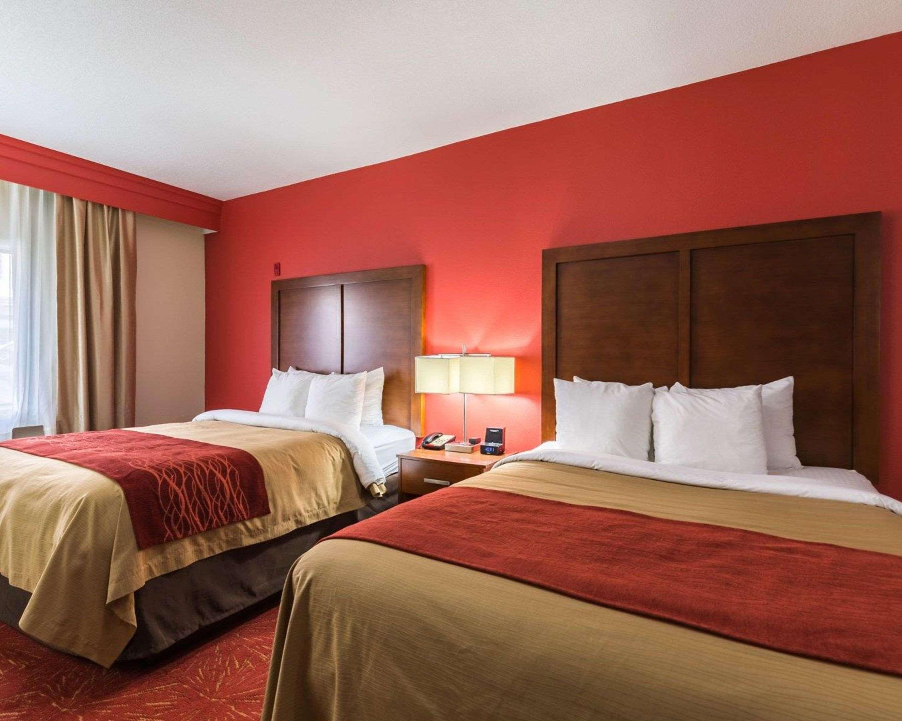 Econo Lodge Inn & Suites East Houston I-10 Екстер'єр фото