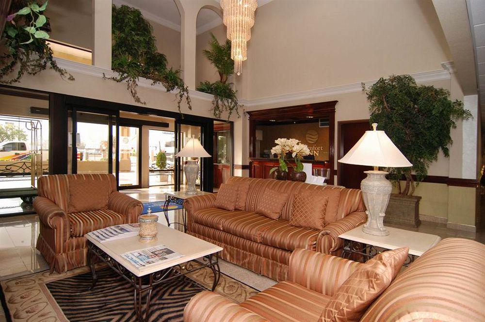 Econo Lodge Inn & Suites East Houston I-10 Екстер'єр фото
